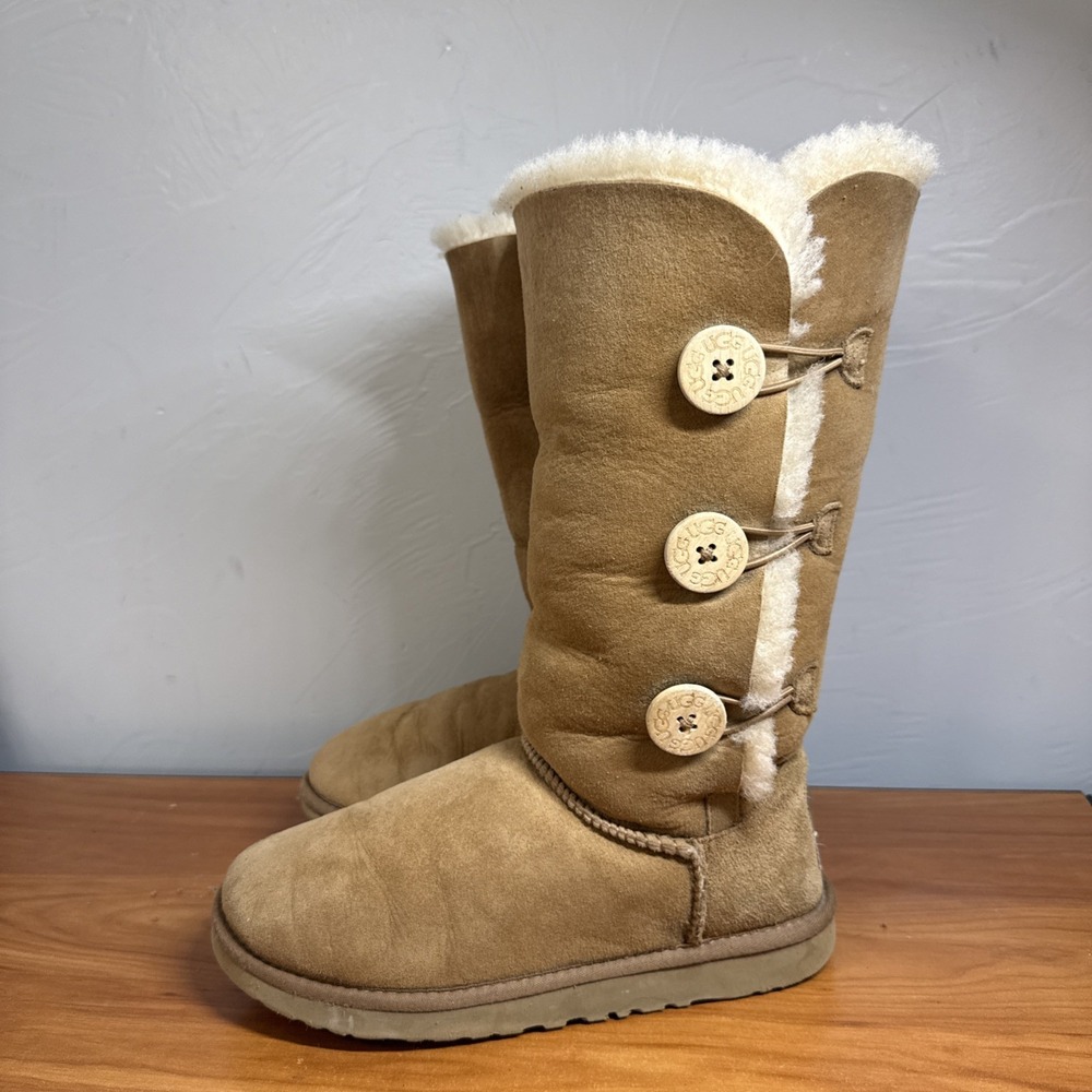 UGG Bailey Button Triplet II Chestnut Fur Boots Women High Suede Size 8